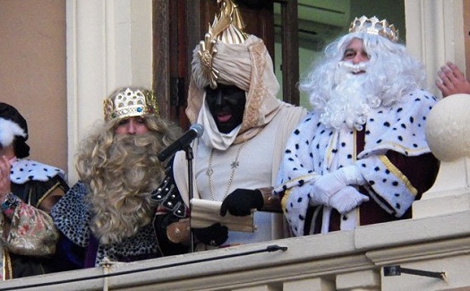 Reyes Magos saludando desde el Ayuntamiento